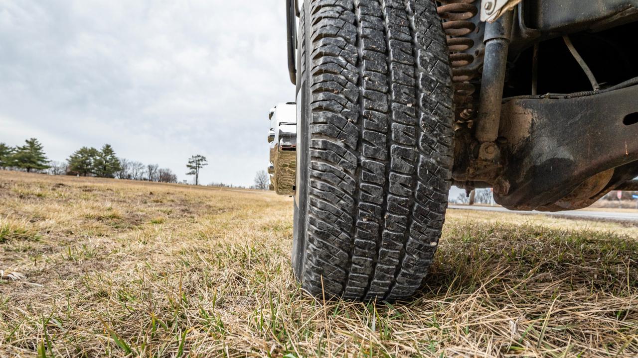 Ford F-350 SD Lariat SuperCab Long Bed DRW 4WD 2011