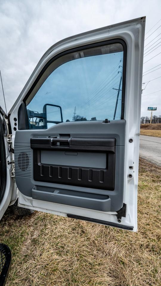 Ford F-350 SD Lariat SuperCab Long Bed DRW 4WD 2011