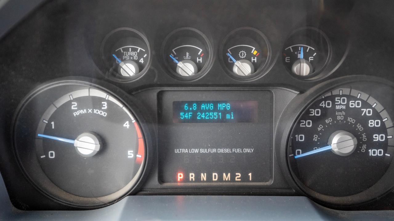 Ford F-350 SD Lariat SuperCab Long Bed DRW 4WD 2011