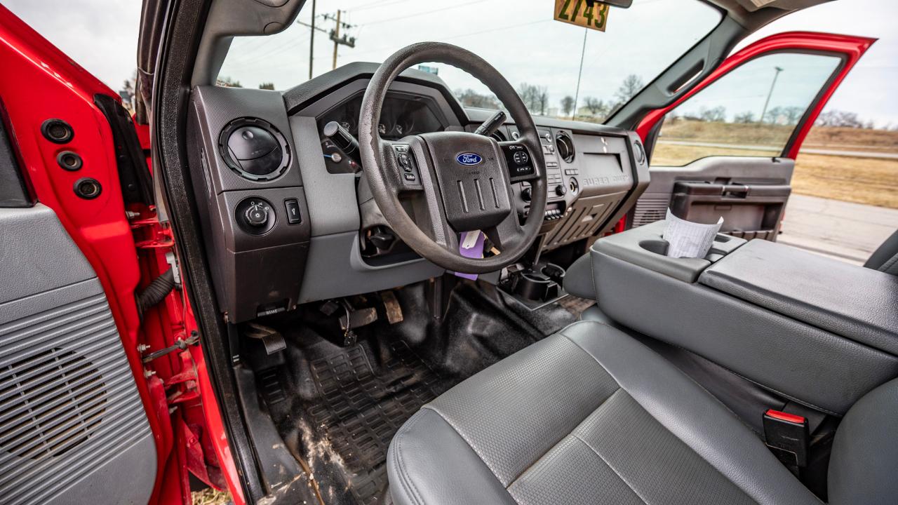 Ford F-550 Crew Cab DRW 2WD 2015