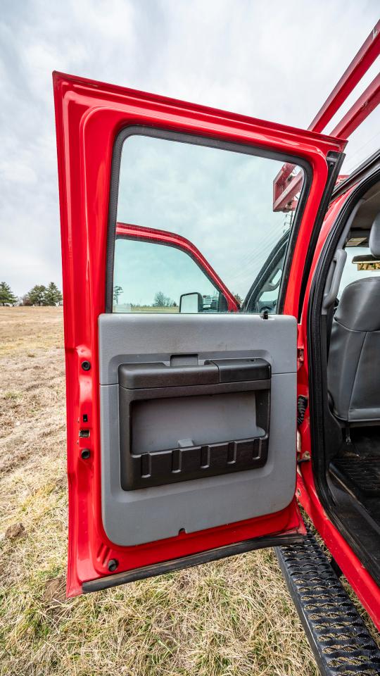 Ford F-550 Crew Cab DRW 2WD 2015