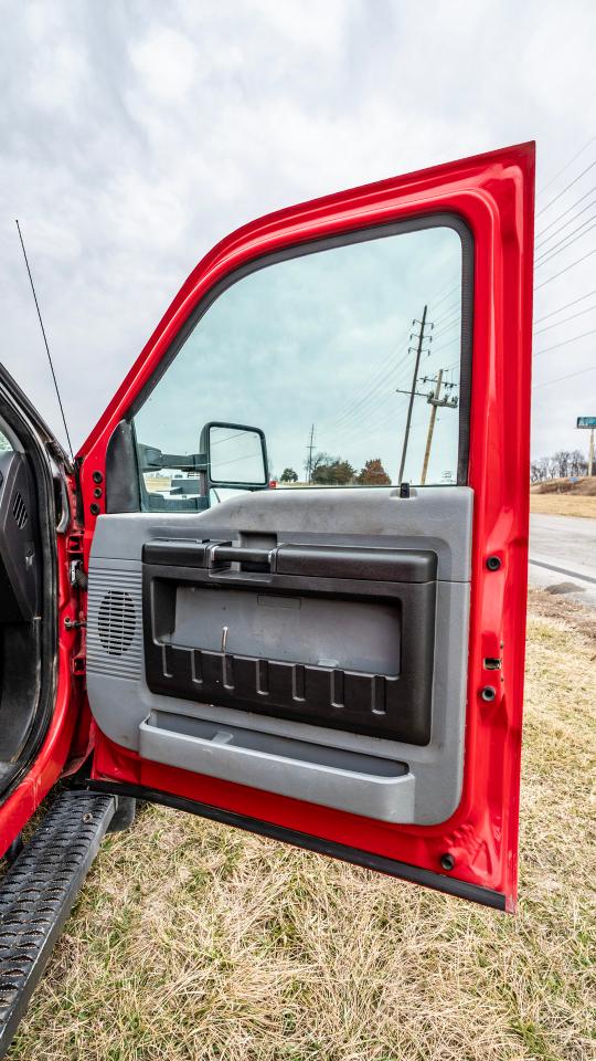 Ford F-550 Crew Cab DRW 2WD 2015