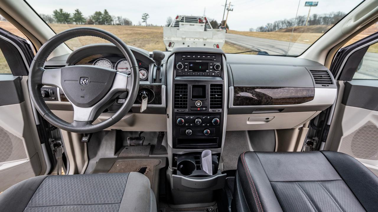Dodge Grand Caravan SXT 2010
