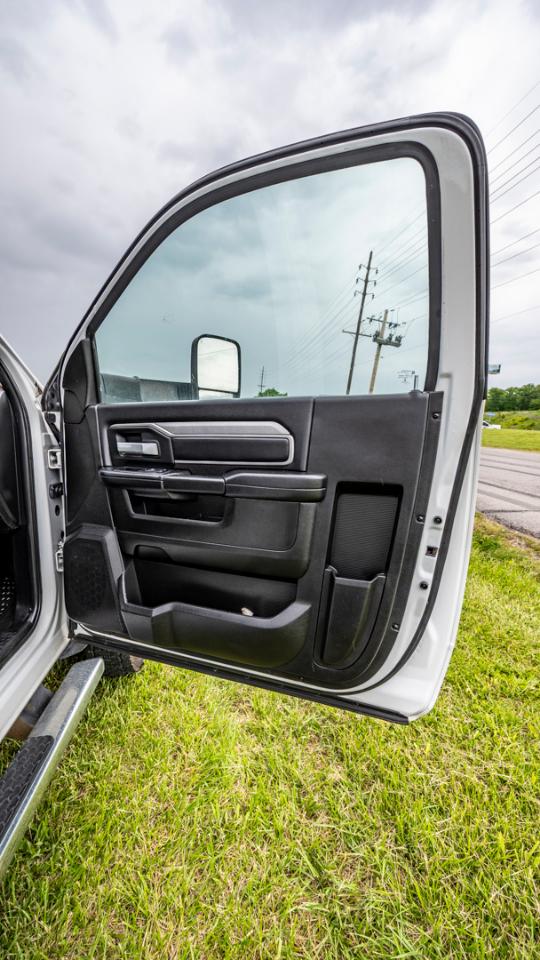 RAM 5500 Regular Cab 4WD DRW 2019