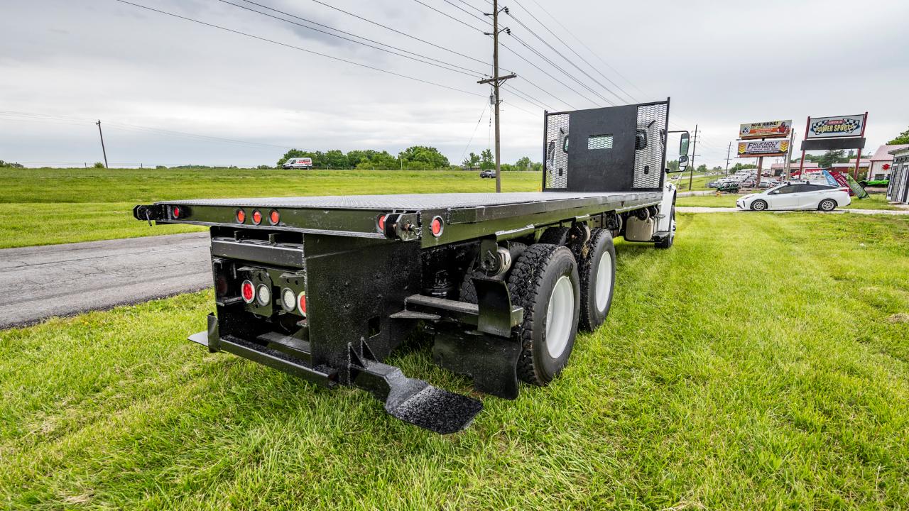 Freightliner M2  2013