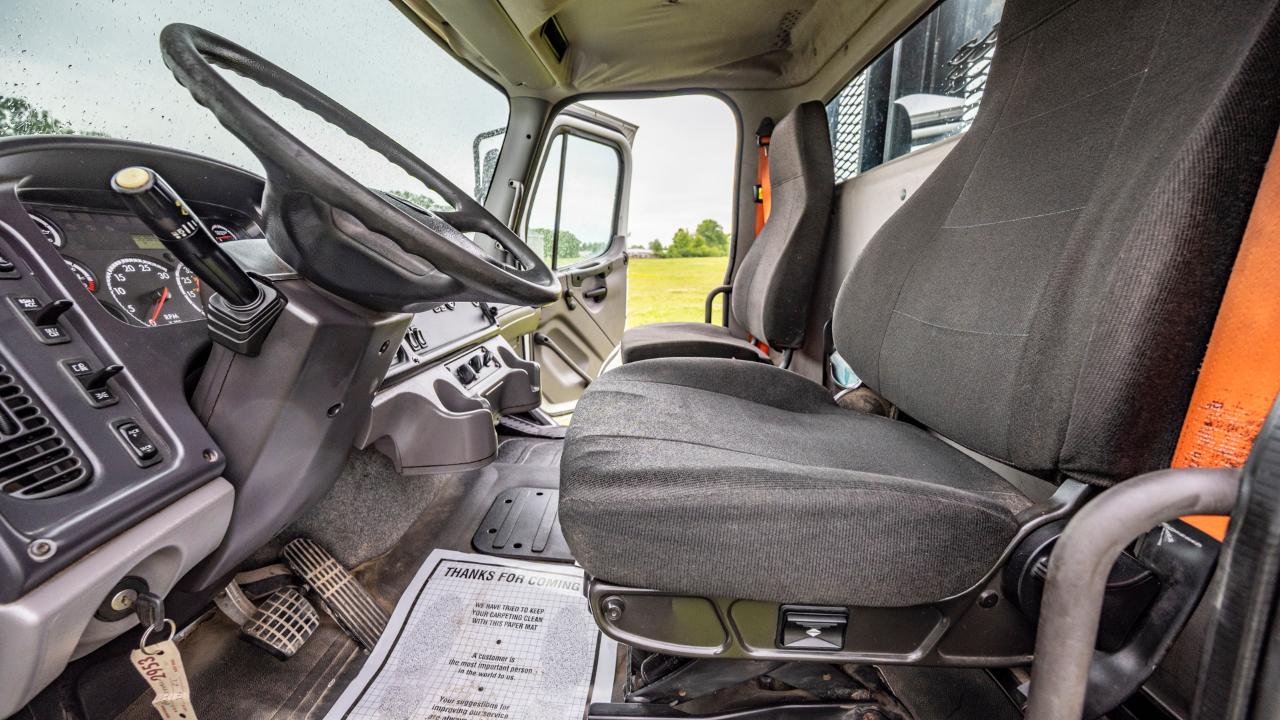 Freightliner M2  2013