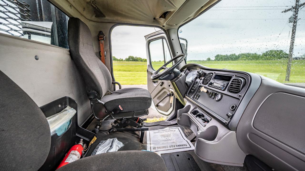 Freightliner M2  2013