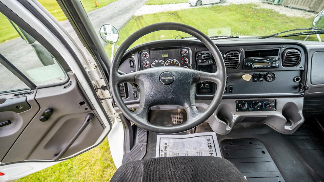 Freightliner M2  2013
