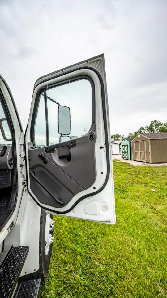Freightliner M2  2013
