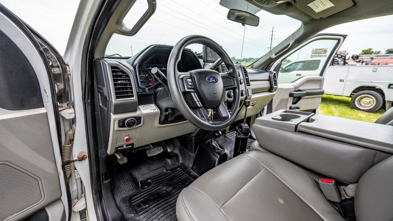 Ford F-550 Regular Cab DRW 4WD 2017
