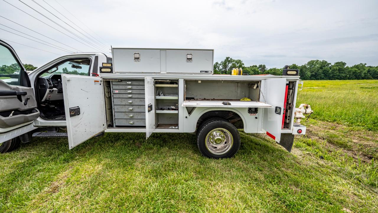 Ford F-550 Regular Cab DRW 4WD 2017