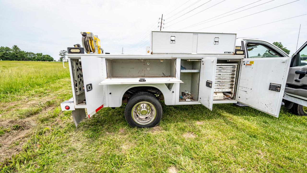 Ford F-550 Regular Cab DRW 4WD 2017