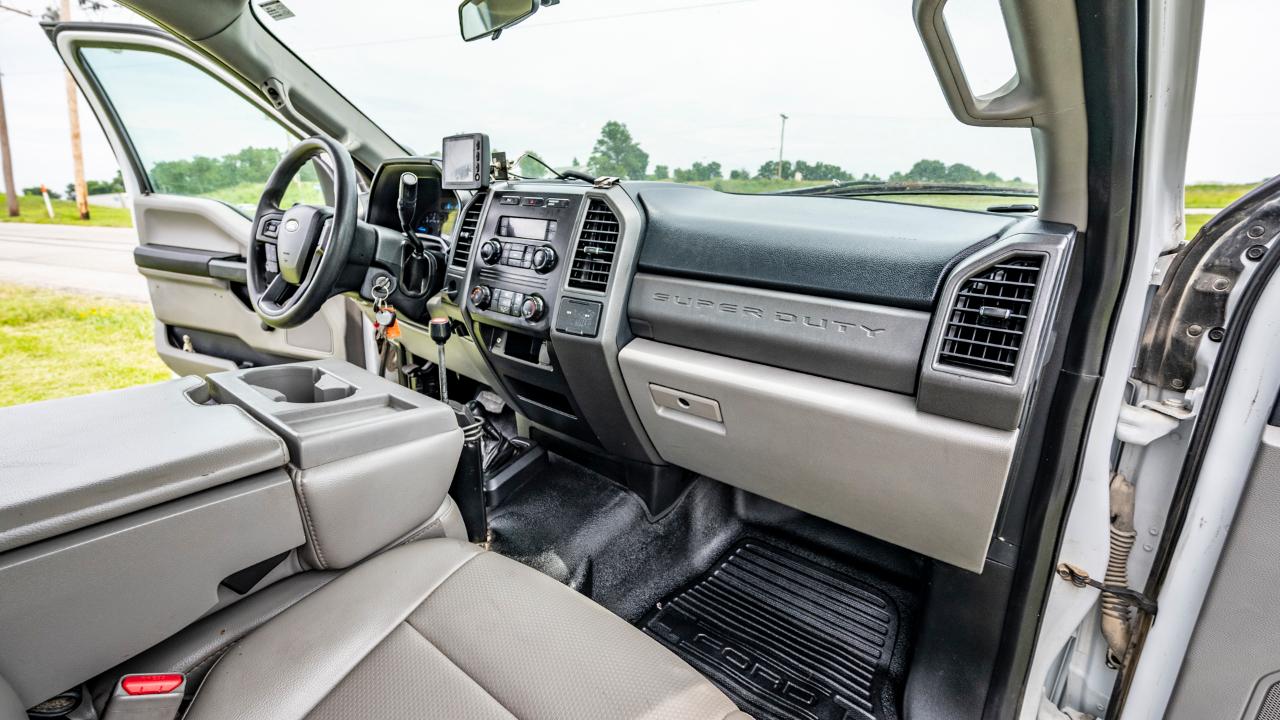 Ford F-550 Regular Cab DRW 4WD 2017