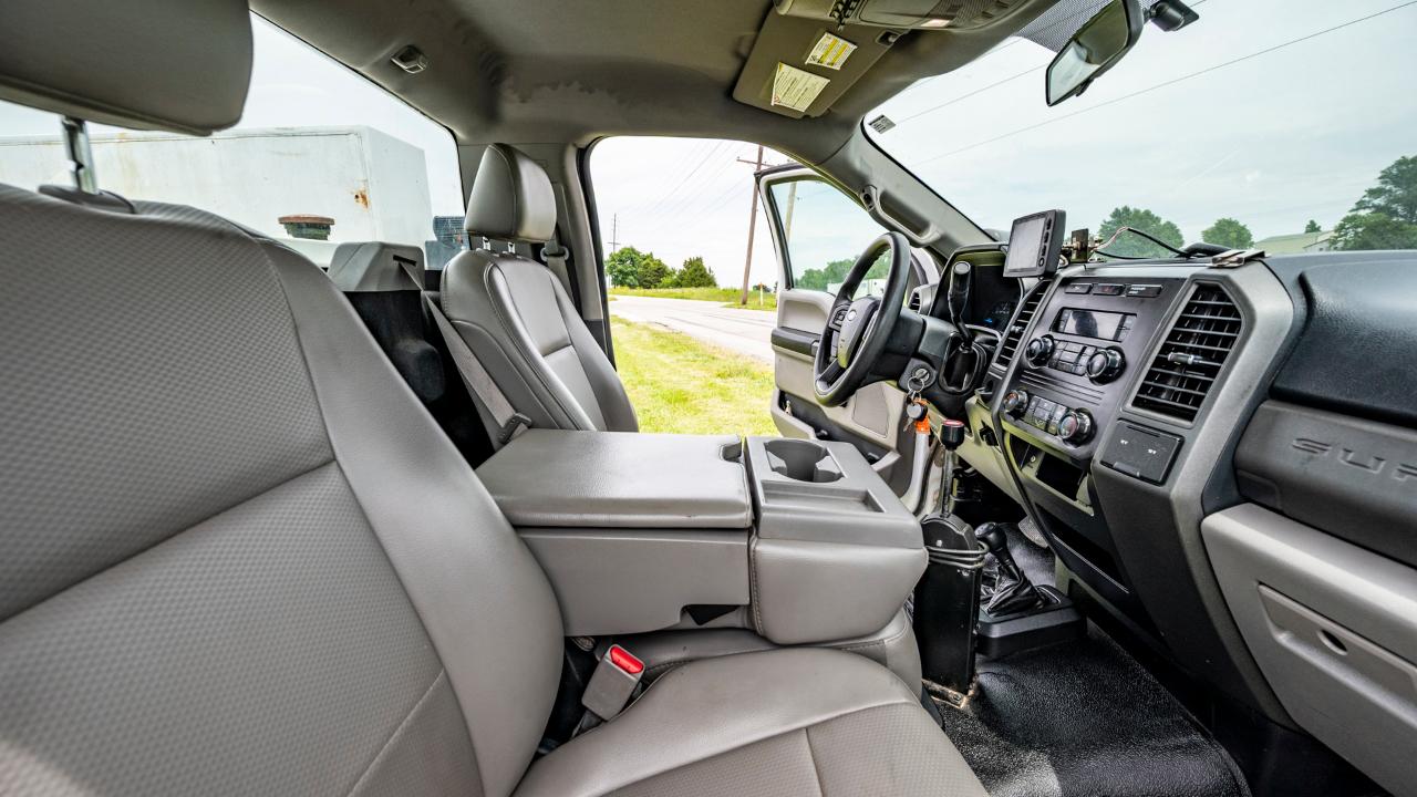 Ford F-550 Regular Cab DRW 4WD 2017