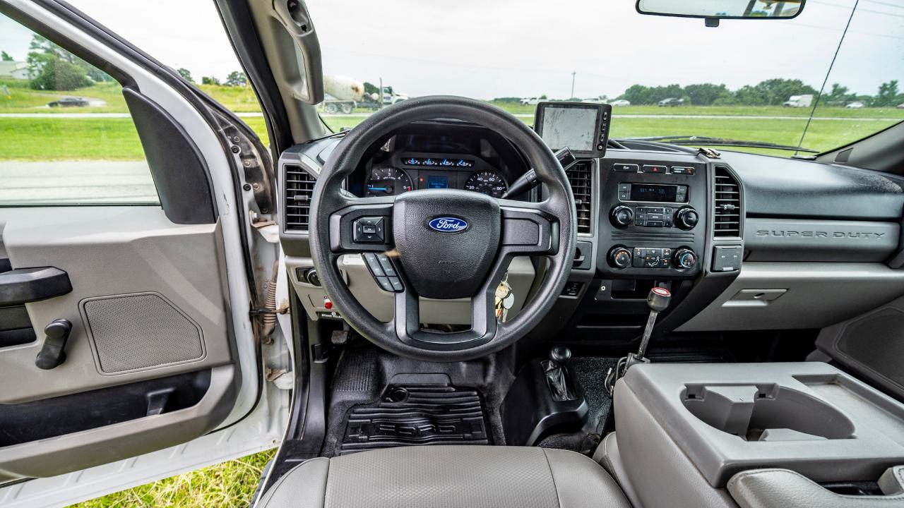Ford F-550 Regular Cab DRW 4WD 2017