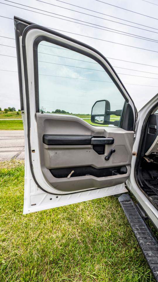 Ford F-550 Regular Cab DRW 4WD 2017