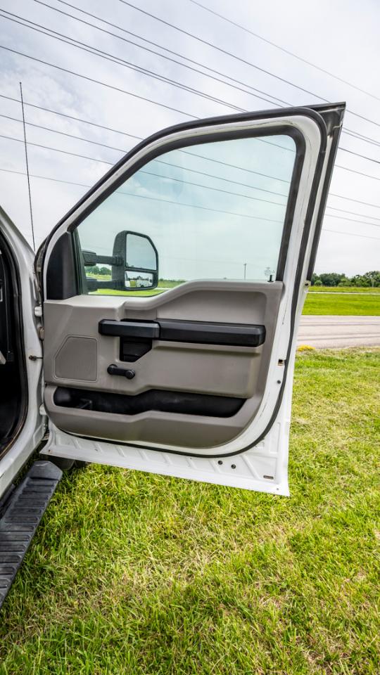 Ford F-550 Regular Cab DRW 4WD 2017