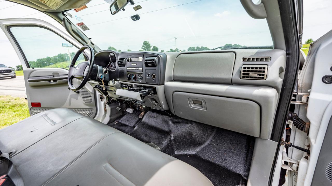Ford F-550 Regular Cab 2WD DRW 2005