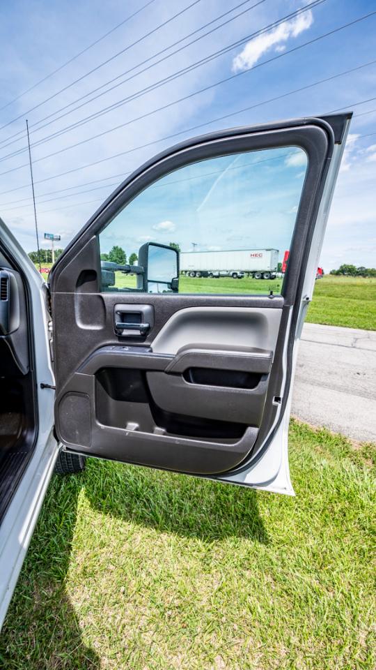 Chevrolet Silverado 3500HD Work Truck Crew Cab 4WD 2017