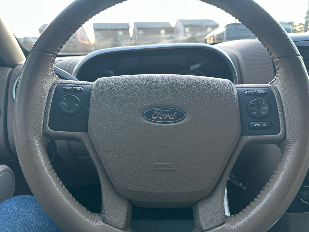 Ford Explorer Sport Trac XLT 4.0L 2WD 2010