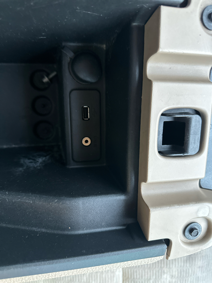 Ford Explorer Sport Trac XLT 4.0L 2WD 2010