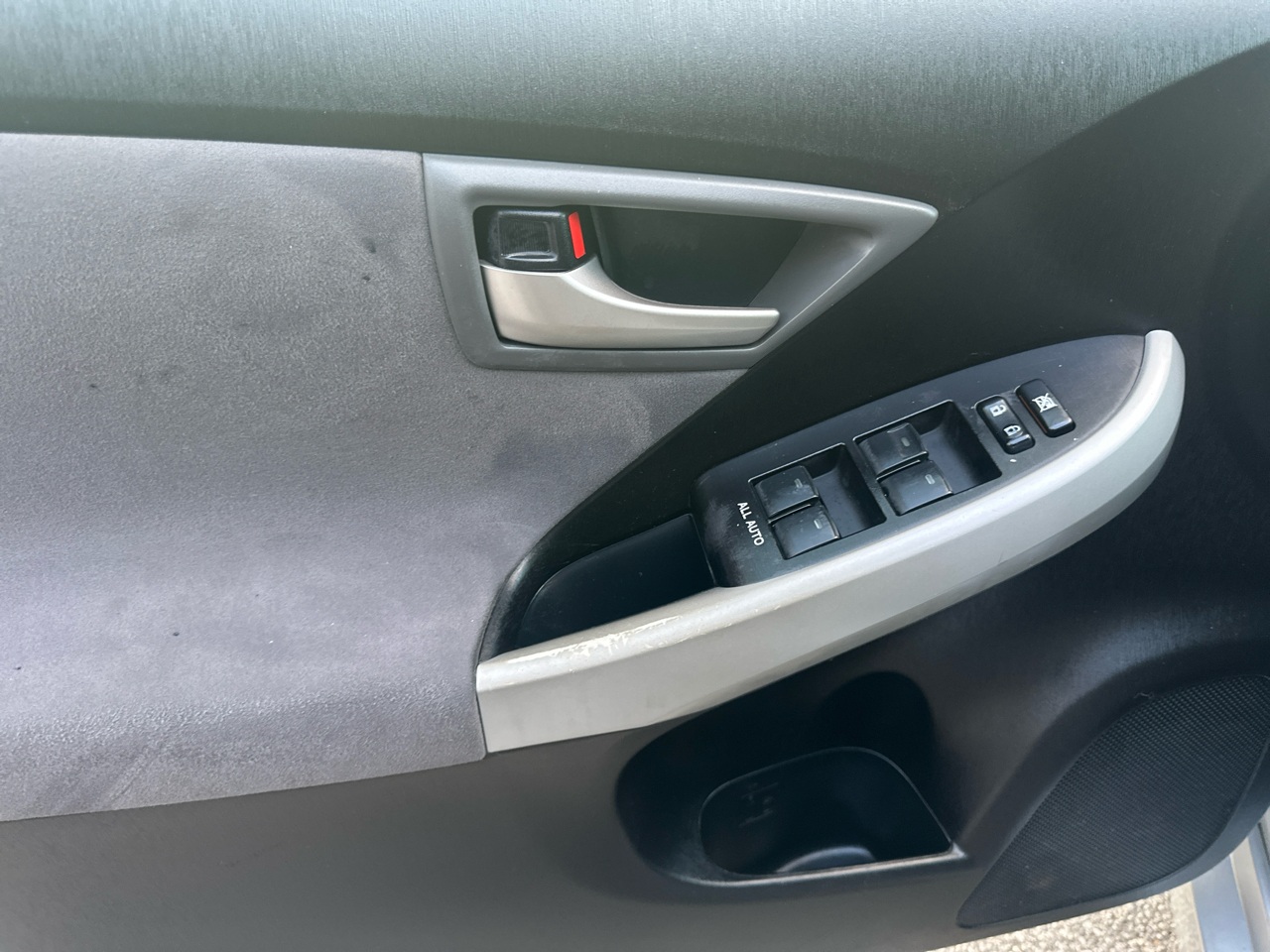 Toyota Prius Prius V 2012