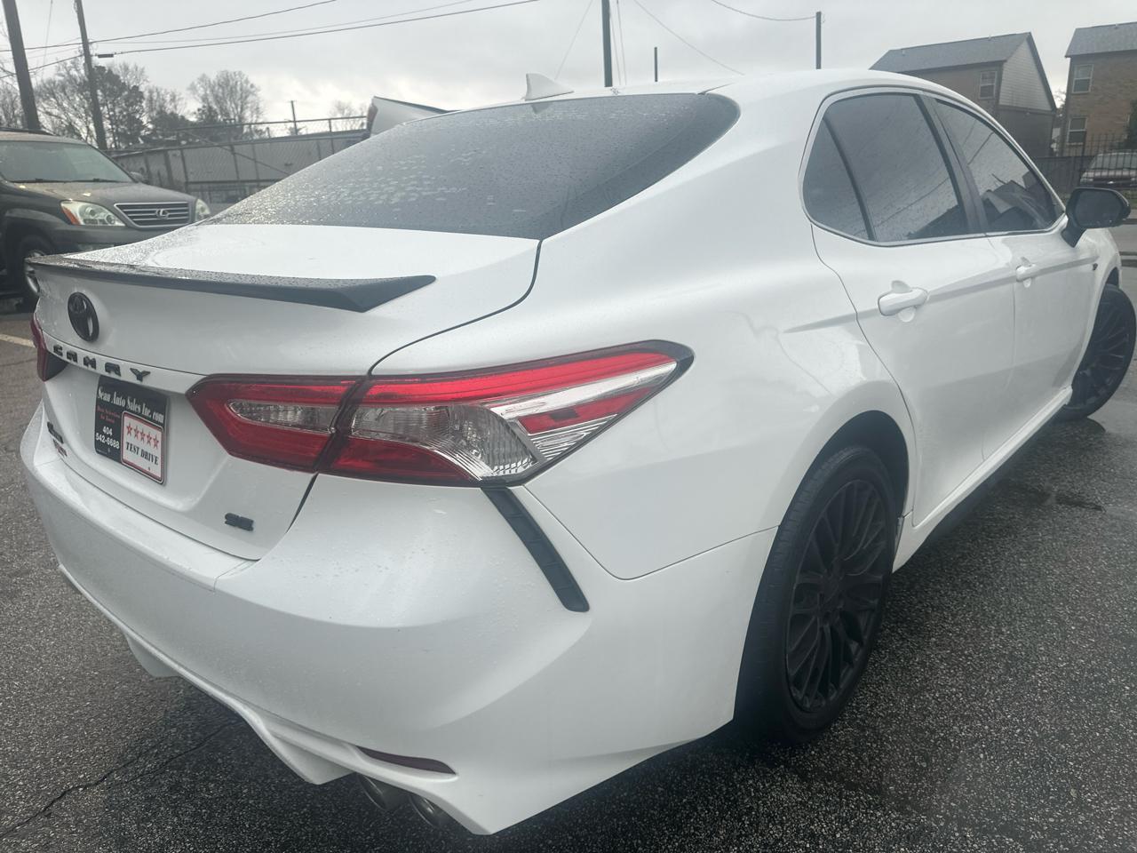 Toyota Camry SE 2020