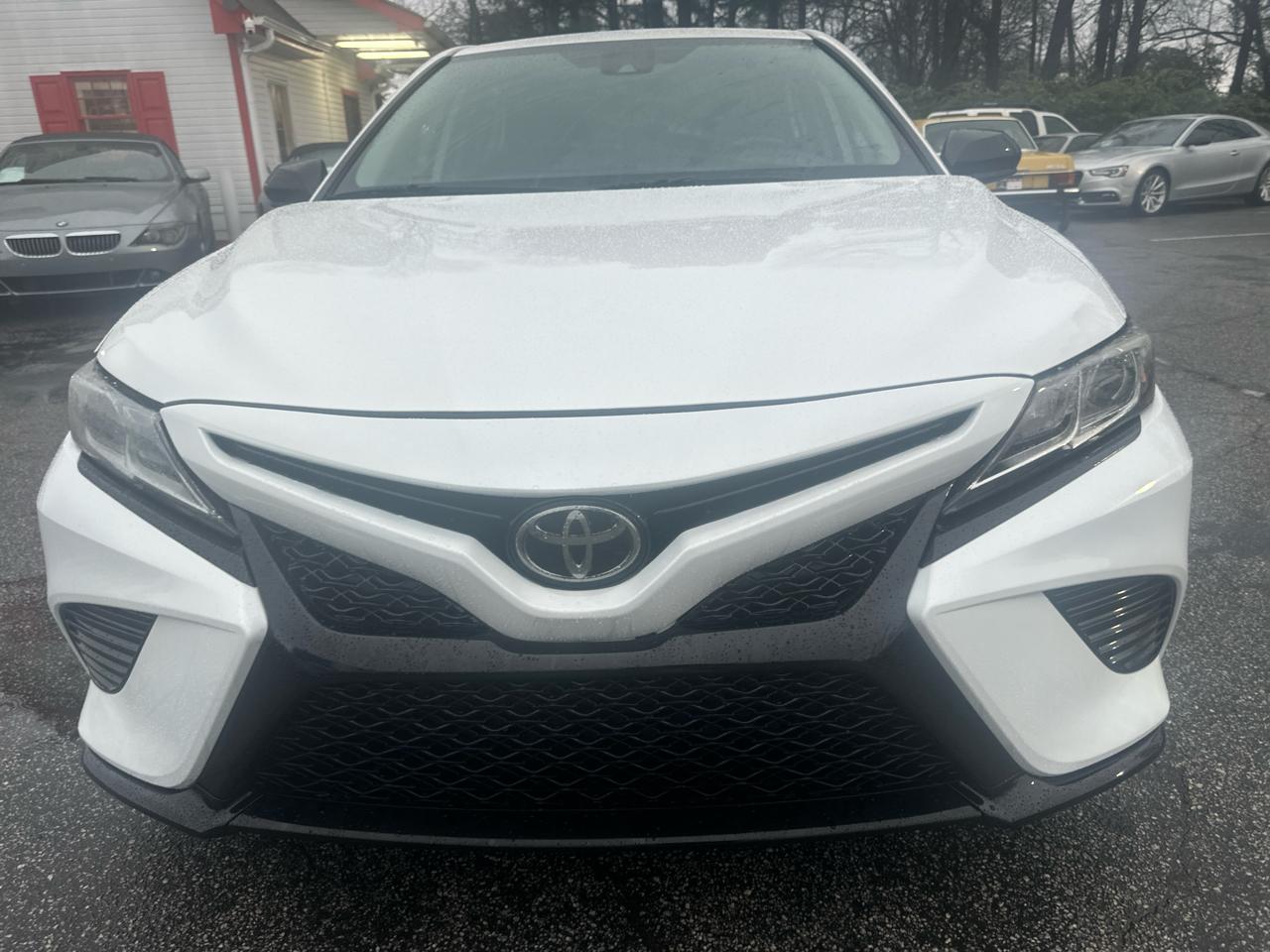 Toyota Camry SE 2020