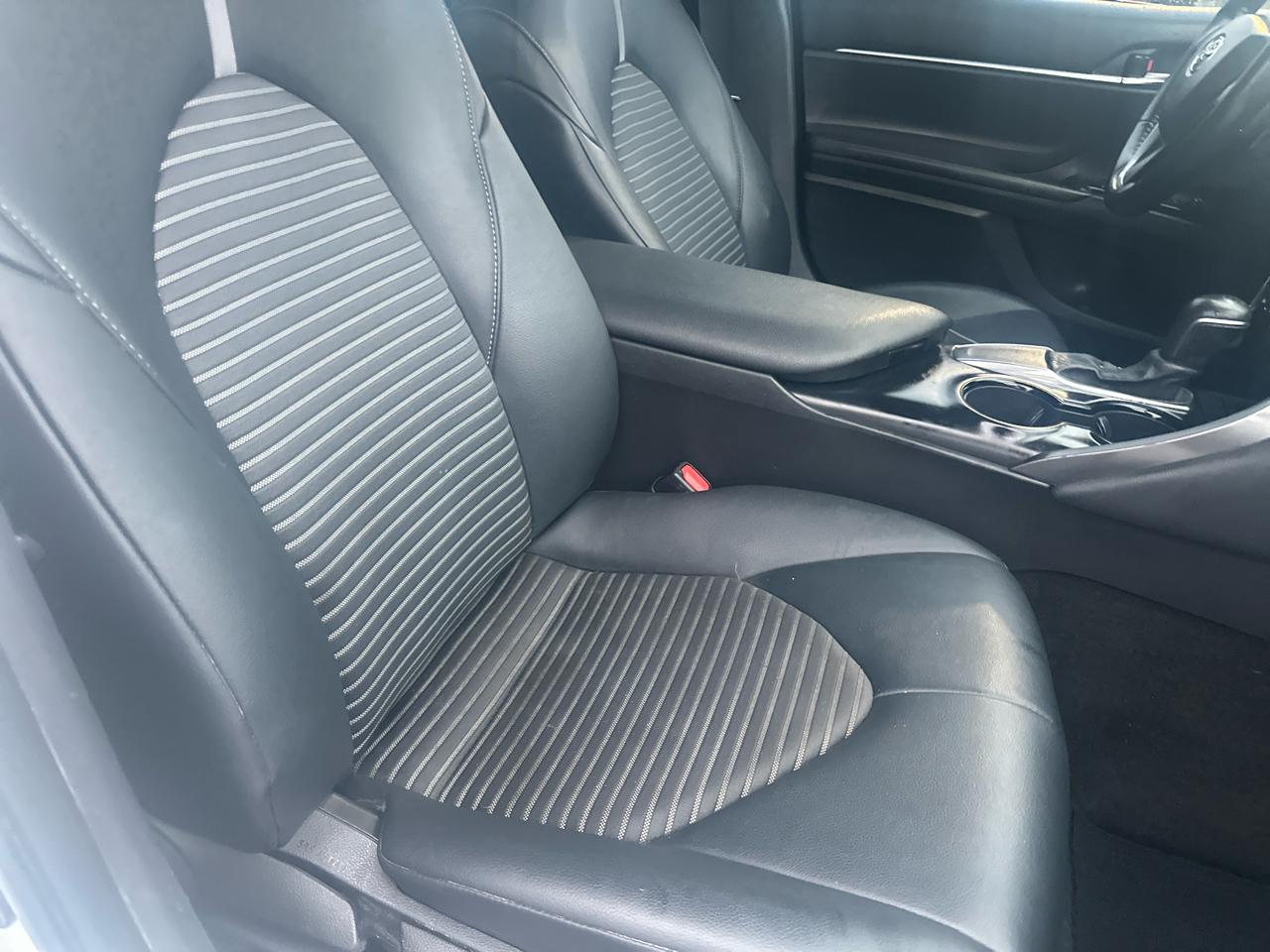 Toyota Camry SE 2020