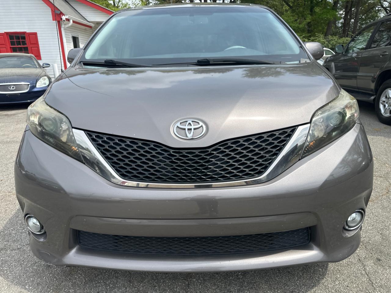 Toyota Sienna FWD 7-Passenger V6 2012