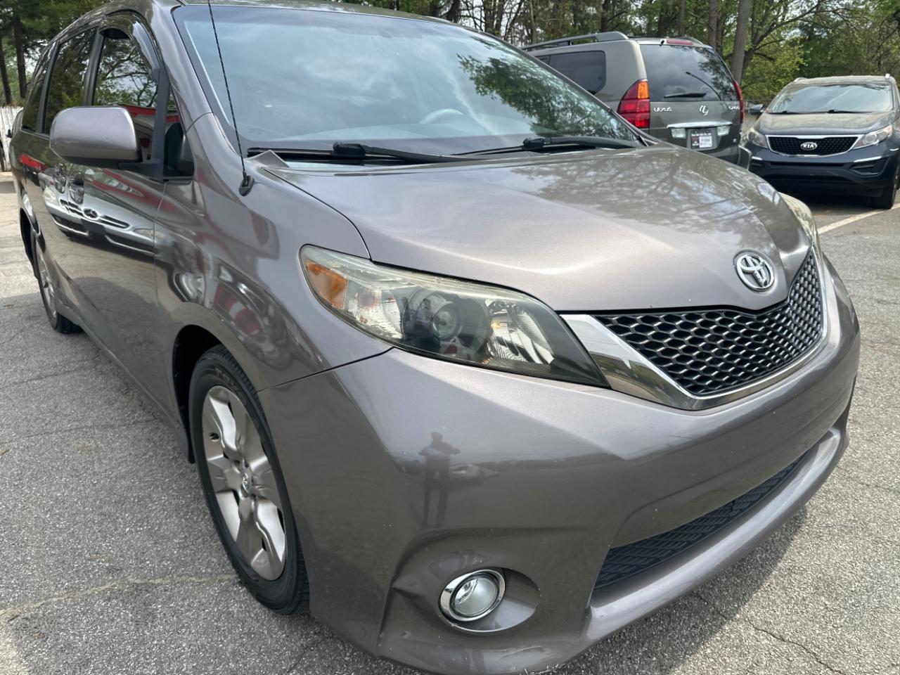 Toyota Sienna FWD 7-Passenger V6 2012