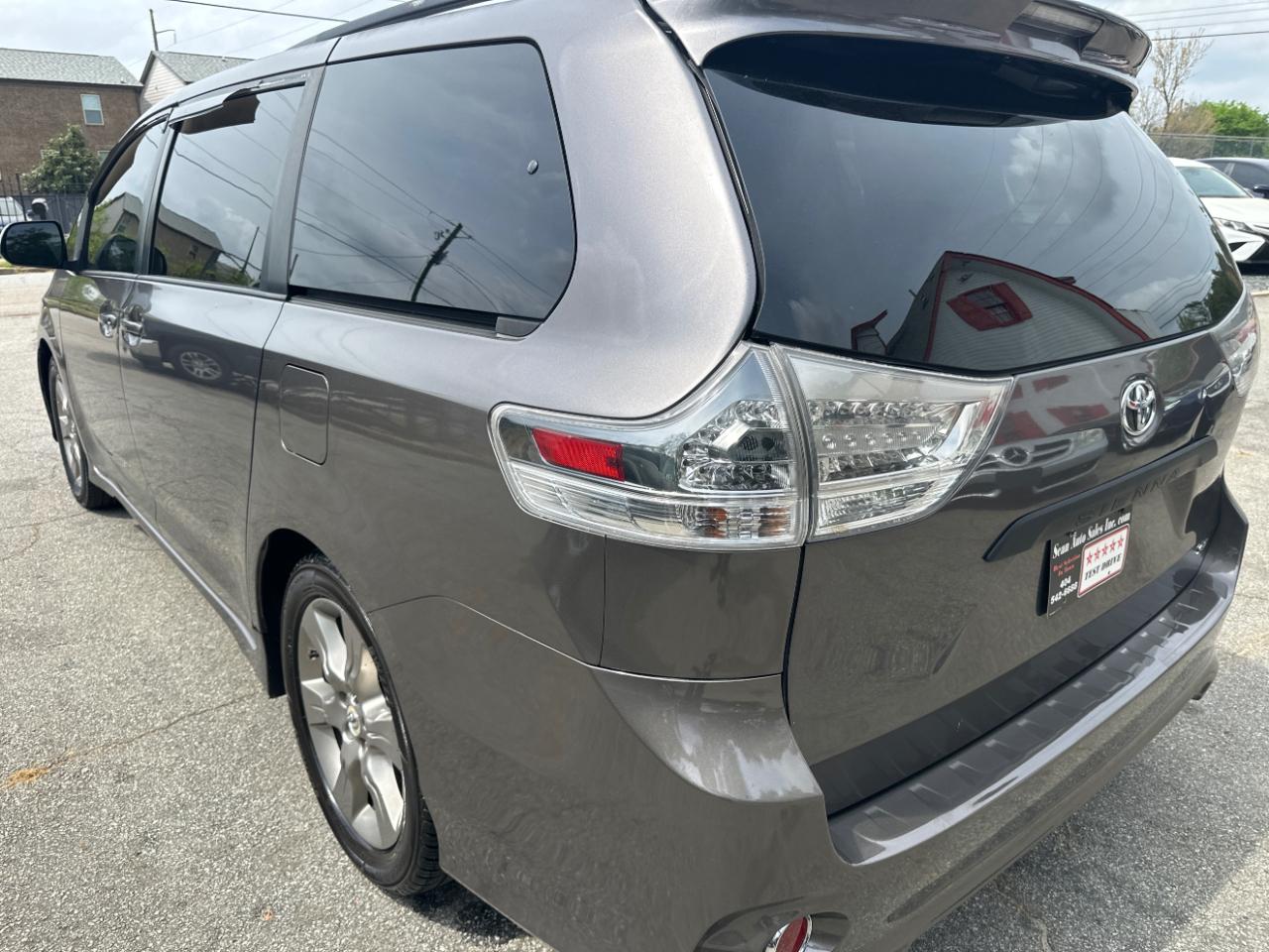 Toyota Sienna FWD 7-Passenger V6 2012
