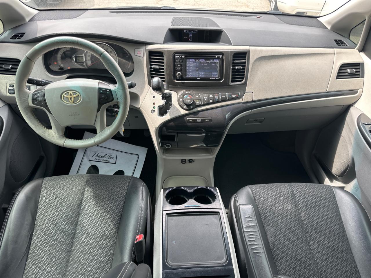 Toyota Sienna FWD 7-Passenger V6 2012