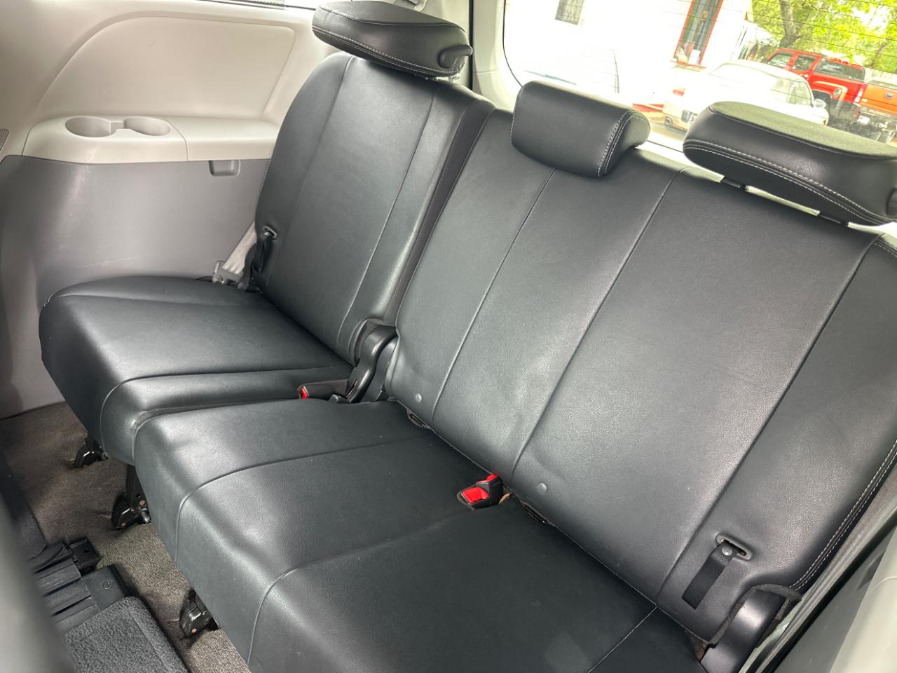 Toyota Sienna FWD 7-Passenger V6 2012
