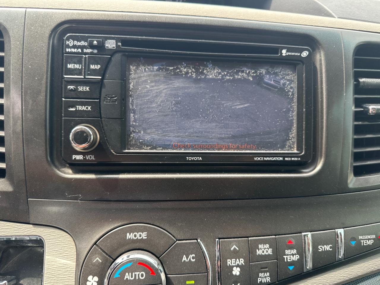 Toyota Sienna FWD 7-Passenger V6 2012