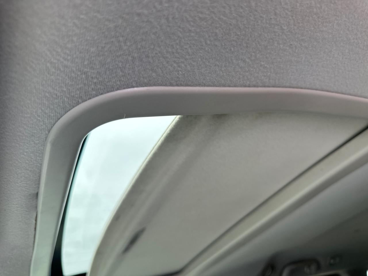 Toyota Sienna FWD 7-Passenger V6 2012