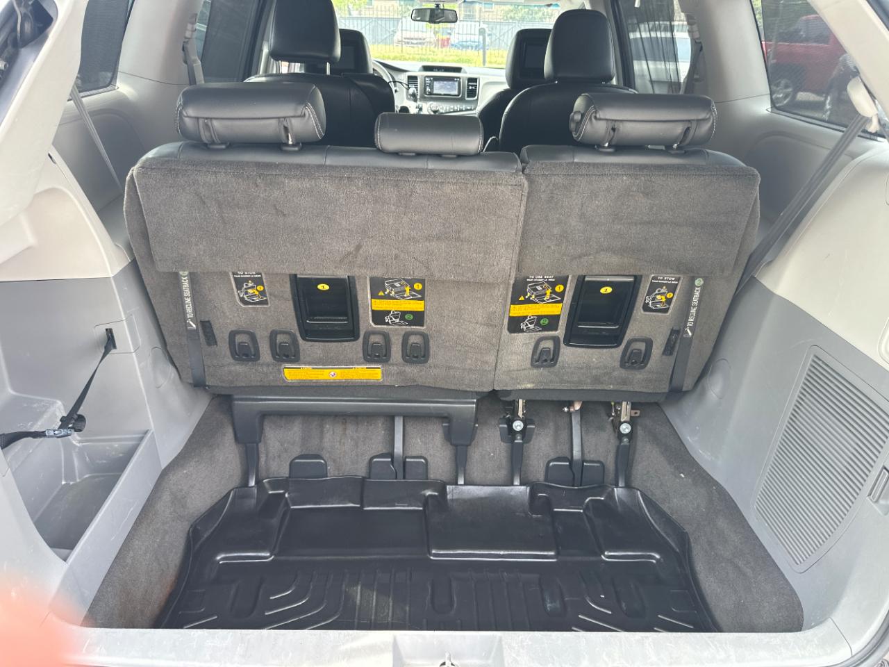 Toyota Sienna FWD 7-Passenger V6 2012