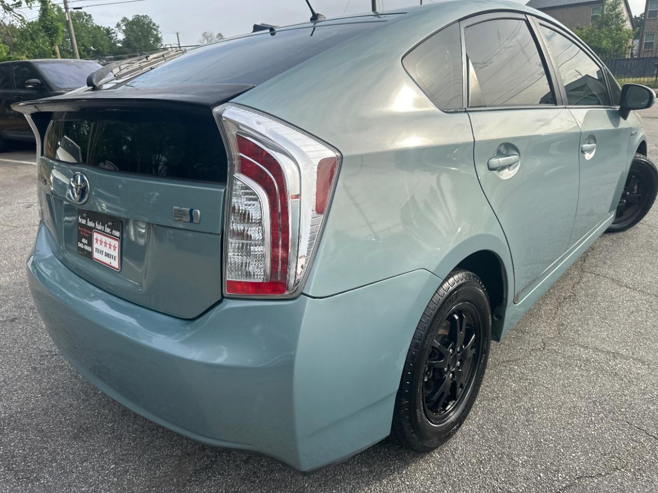 Toyota Prius Two 2015