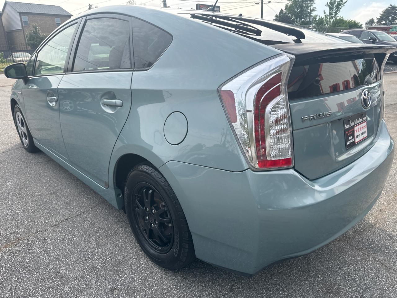 Toyota Prius Two 2015