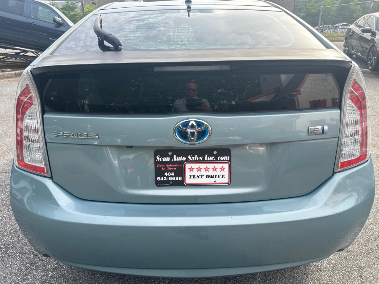 Toyota Prius Two 2015