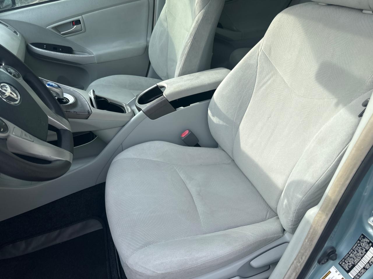 Toyota Prius Two 2015