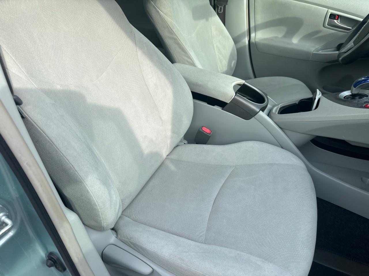 Toyota Prius Two 2015