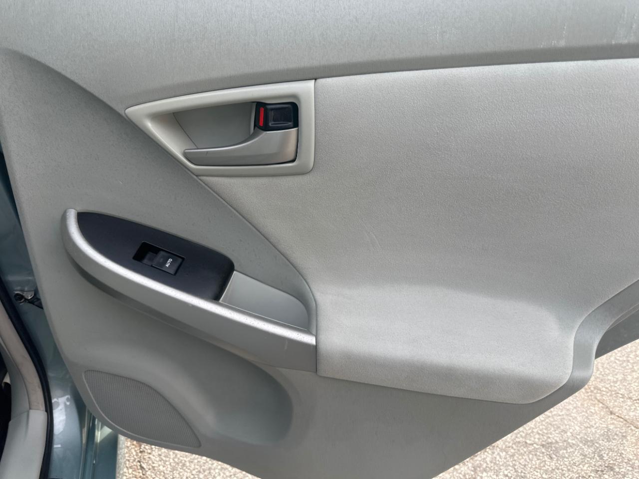 Toyota Prius Two 2015