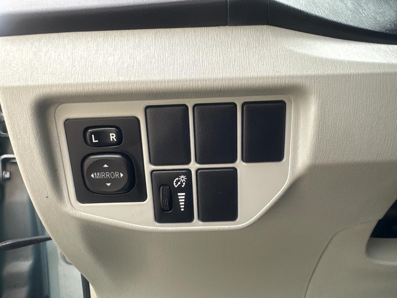 Toyota Prius Two 2015