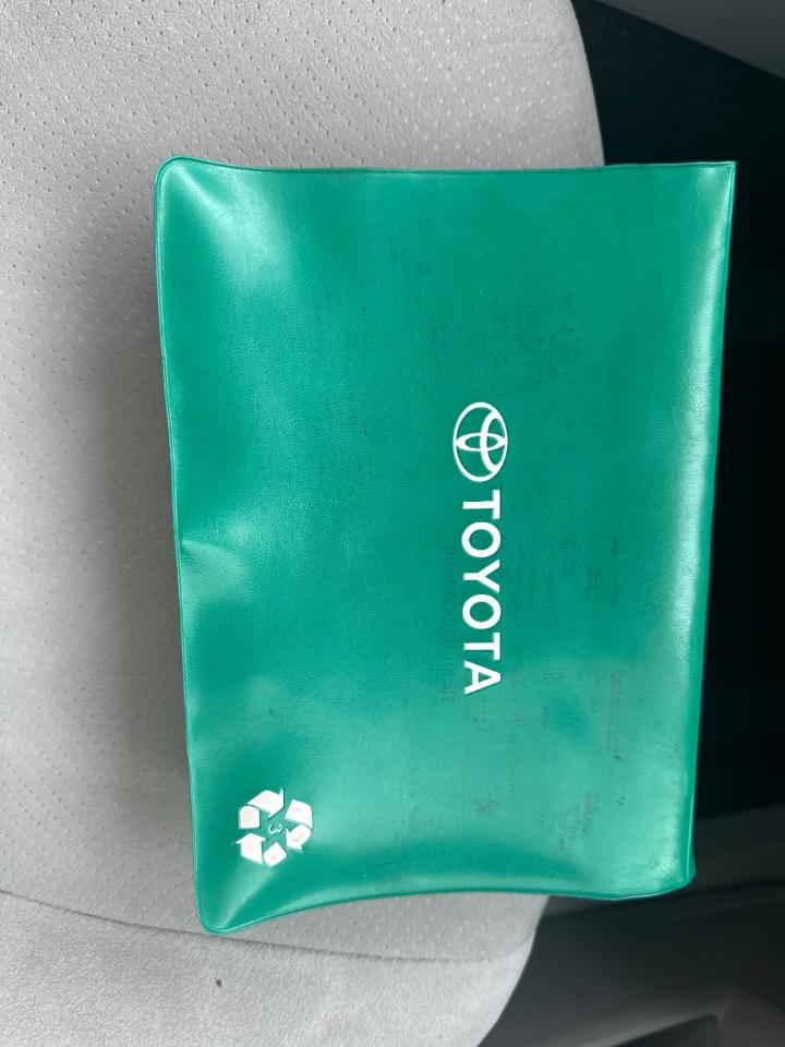 Toyota Prius Two 2015