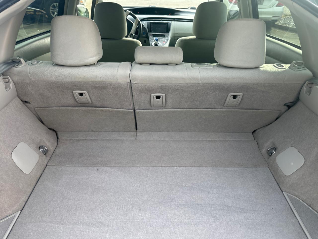 Toyota Prius Two 2015