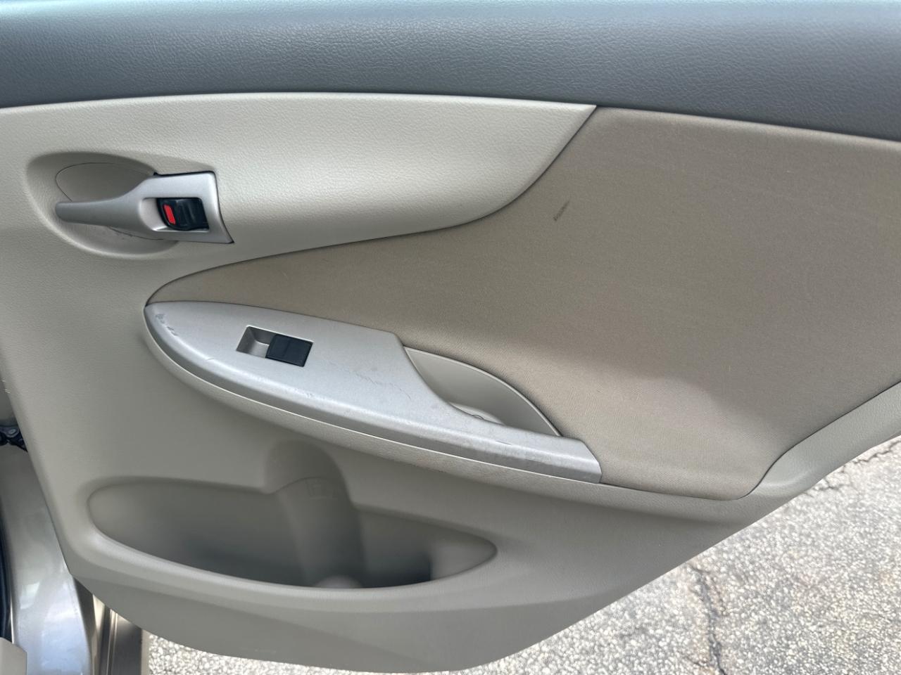 Toyota Corolla 4dr Sedan Auto 2010