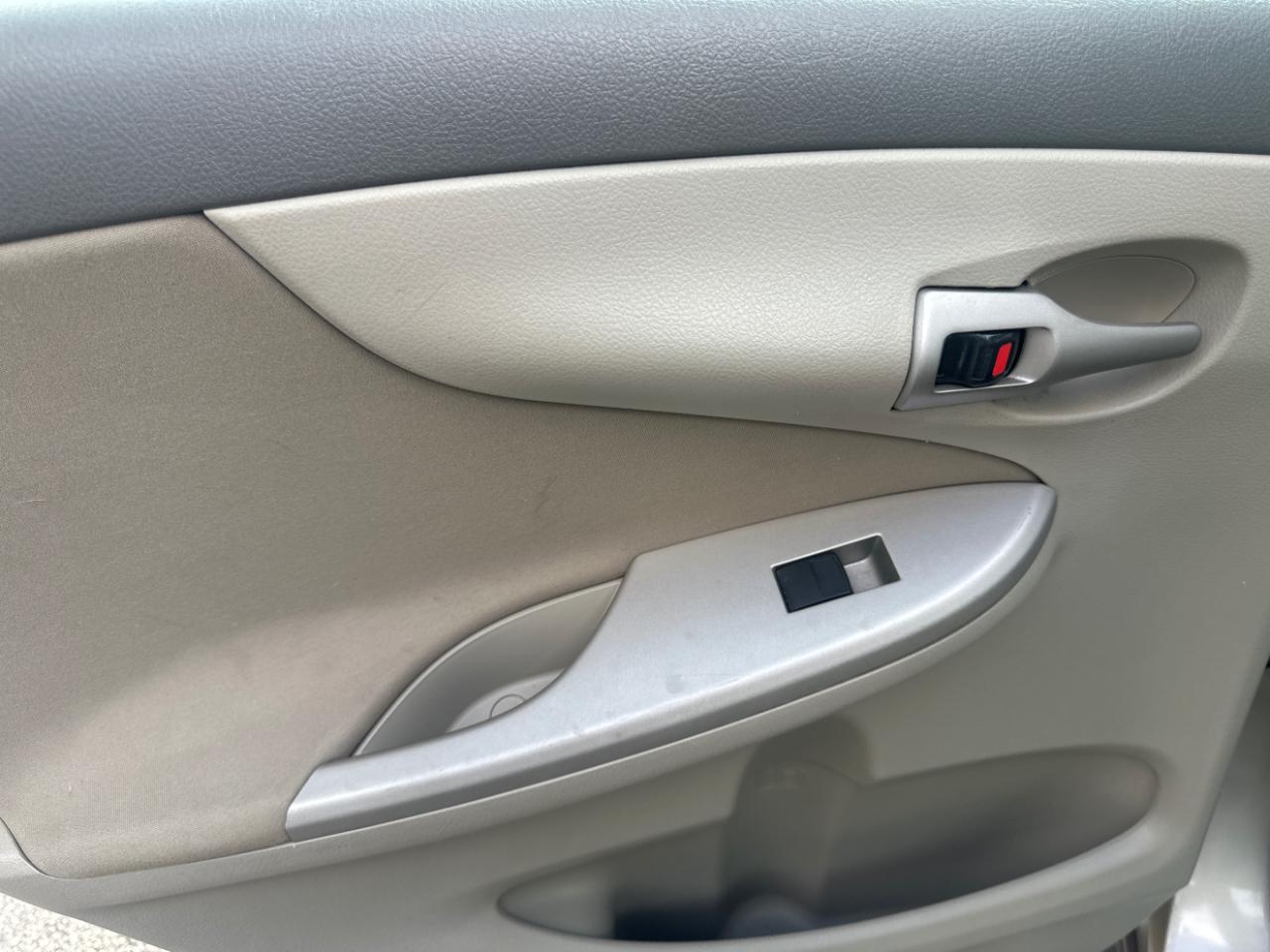 Toyota Corolla 4dr Sedan Auto 2010