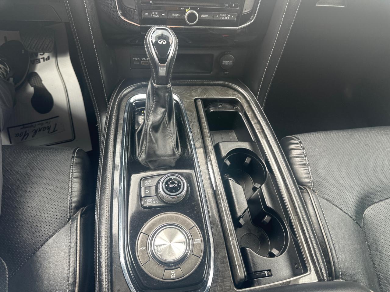 Infiniti QX80 LUXE 2021