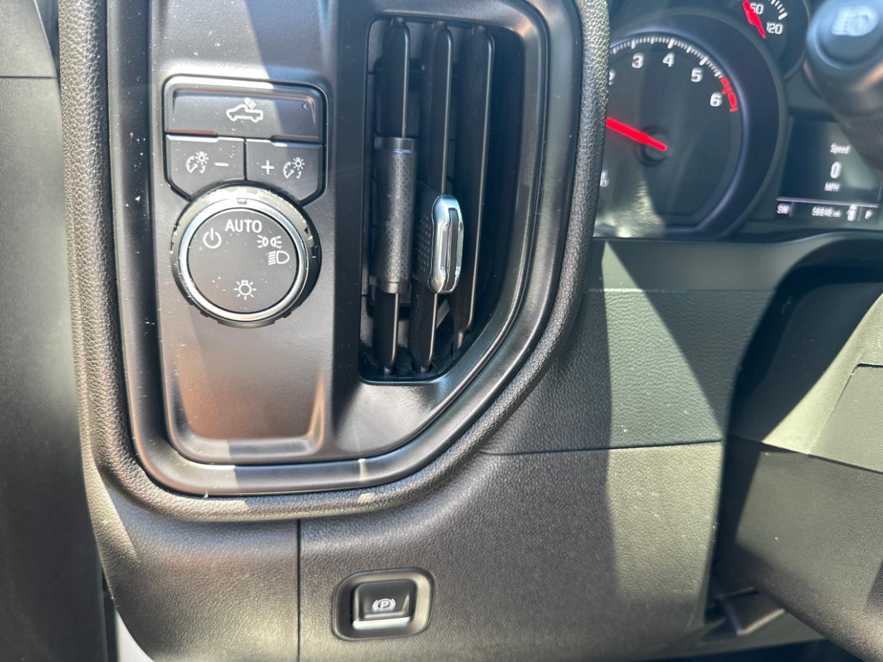 Chevrolet Silverado 1500 Custom Double Cab 2WD 2023